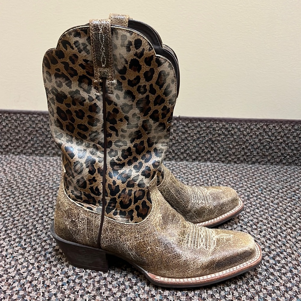 Ariat cowgirl boots